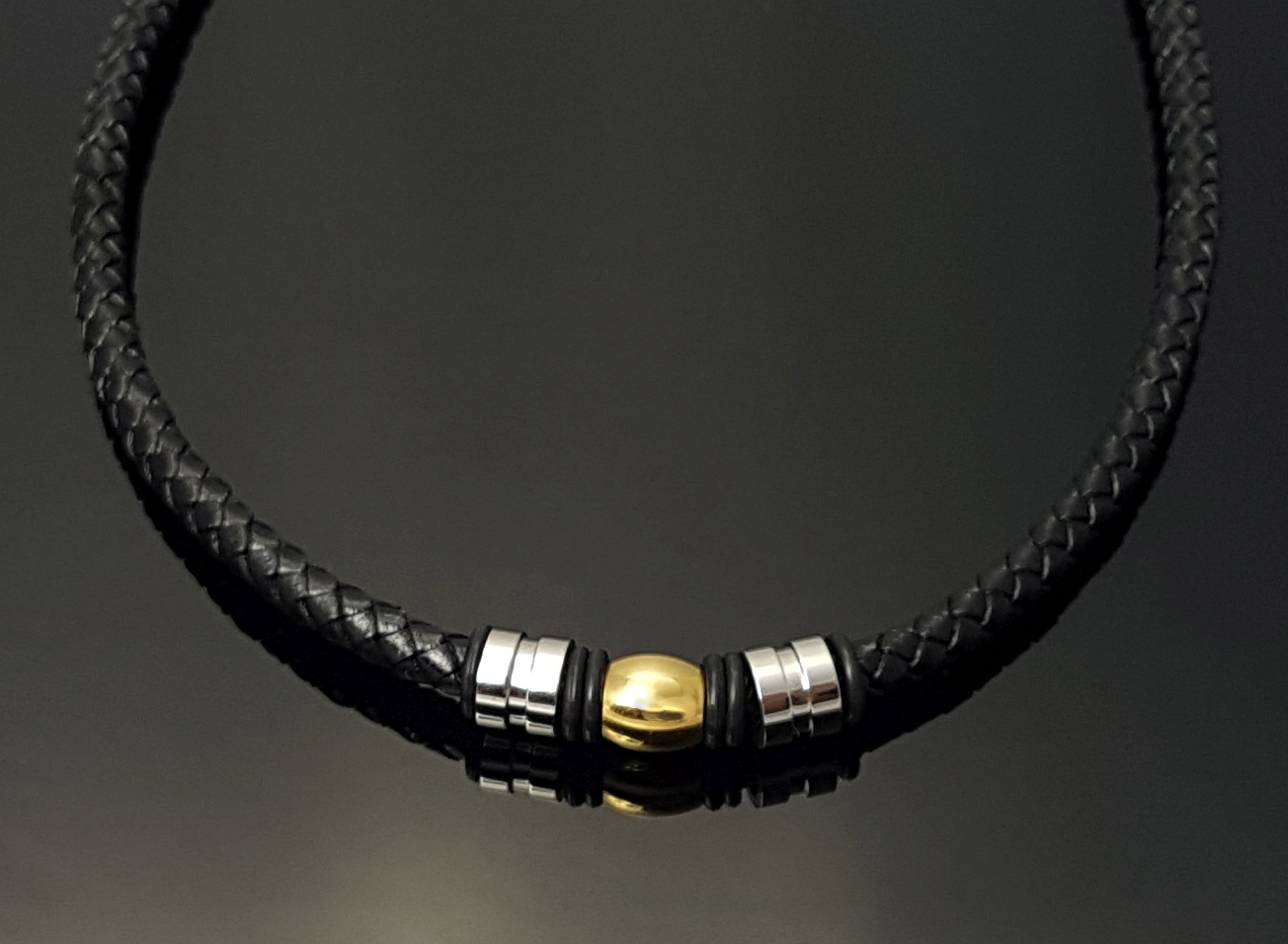 ROLOG PLUS- elegantný pletený kožený náhrdelník s doplnkami z chirurgickej ocele